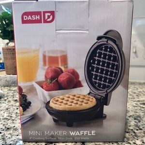 DASH Mini Waffle Maker